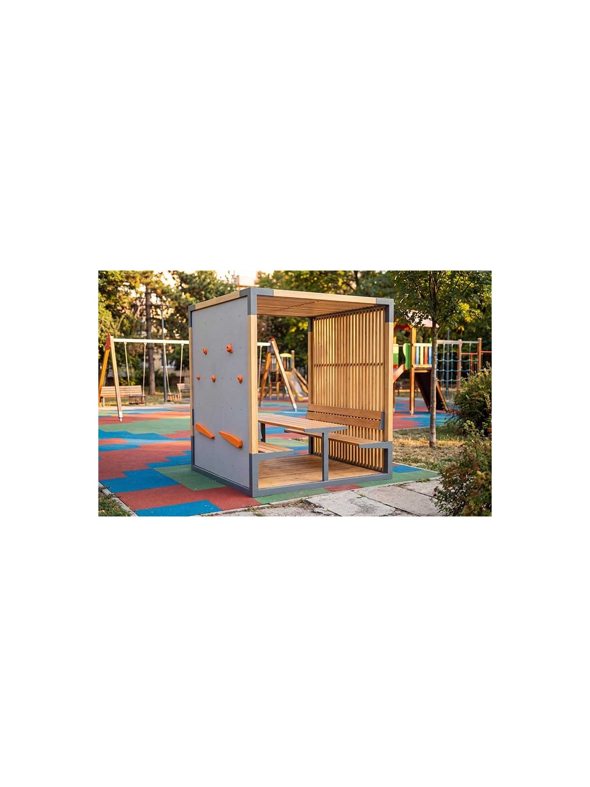 Pergola moderne HIMA avec mur de grimpe pour aire de jeux | CELONA
