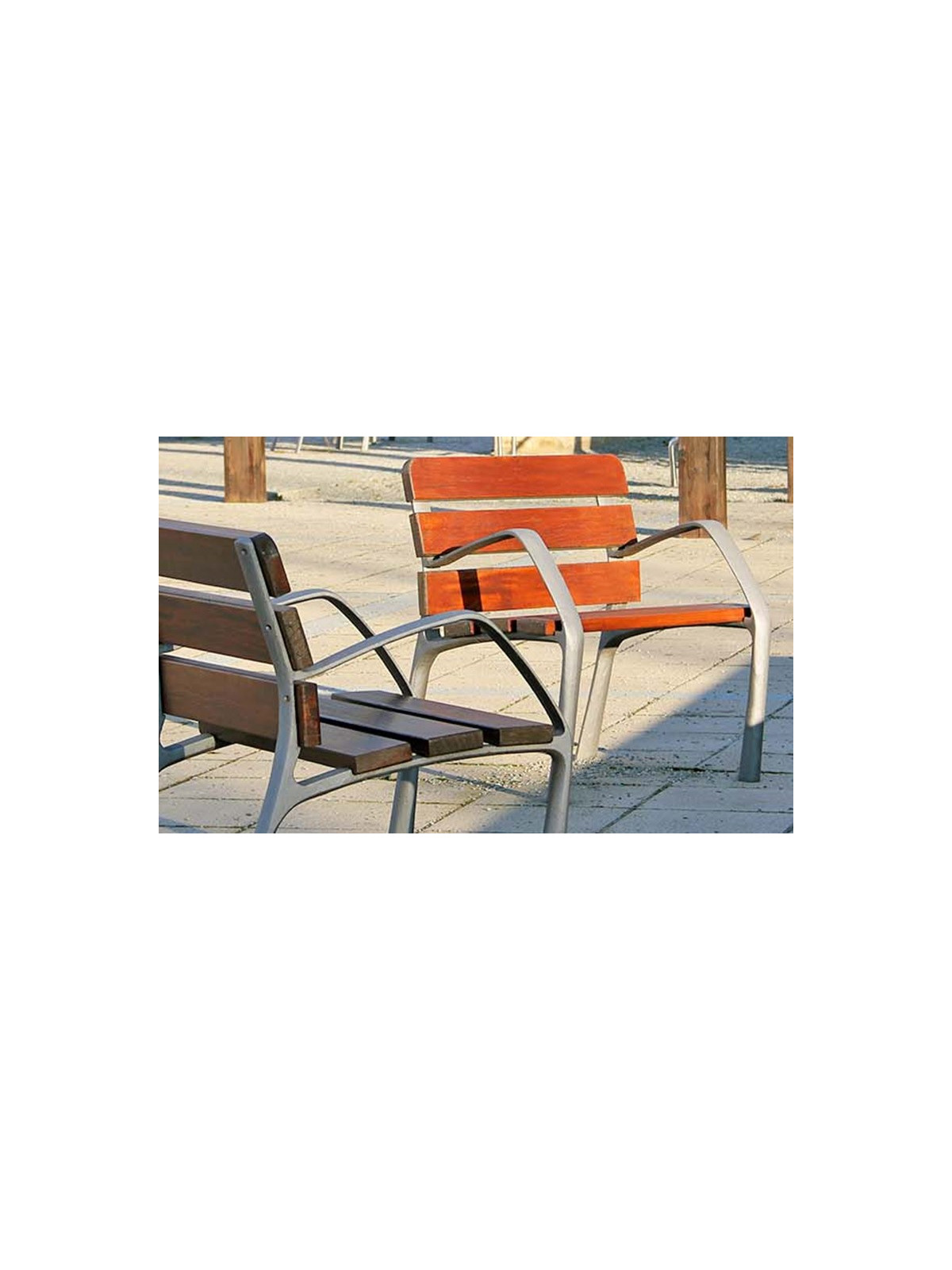 FAUTEUIL URBAIN ARDOUR POUR ESPACE PUBLIC
FAUTEUIL EXTERIEUR 1 PLACE EN ACIER ET EN BOIS