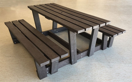 TABLE DE PIQUE NIQUE PLASTIQUE RECYCLE COMPACT MARRON