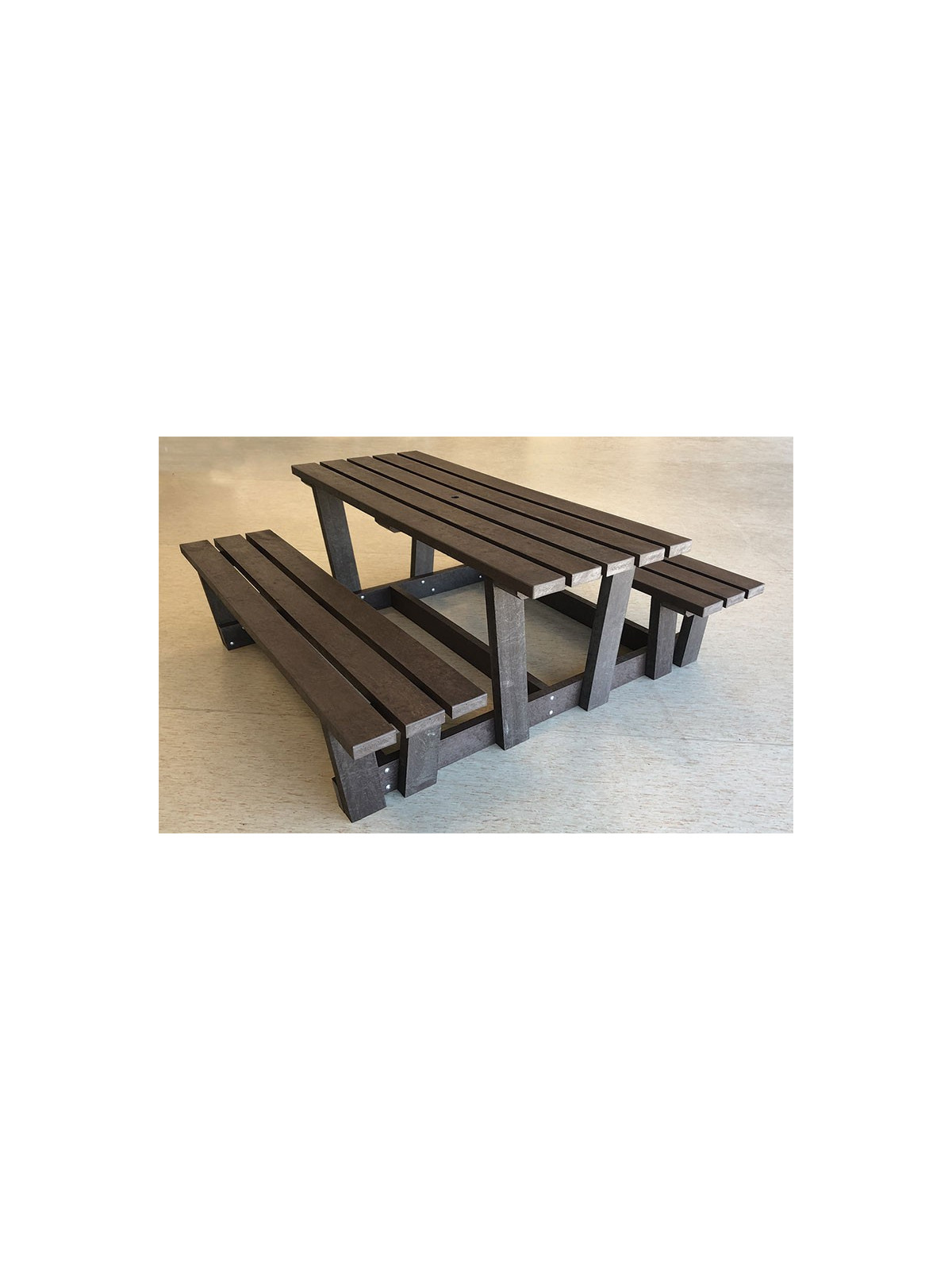 TABLE DE PIQUE NIQUE PLASTIQUE RECYCLE COMPACT MARRON