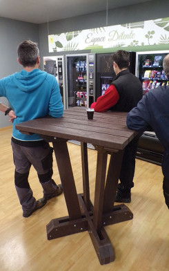 MANGE DEBOUT PLASTIQUE RECYCLE MARRON