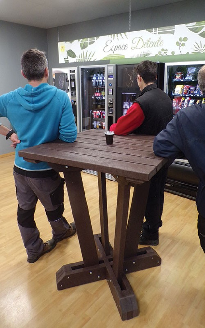 MANGE DEBOUT PLASTIQUE RECYCLE MARRON