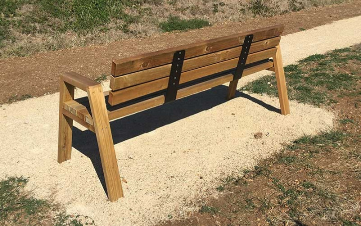 BANC MOULIERE PMR EN BOIS
MOBILIER URBAIN SENIOR POUR PARC ET JARDIN EXTERIEUR