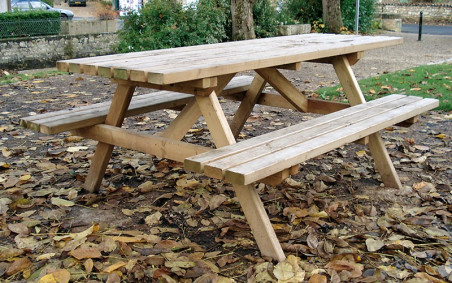 Table pique nique public BENNY extérieur version bois de châtaignier