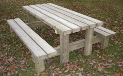 TABLE PIQUE NIQUE VALONNE 2000