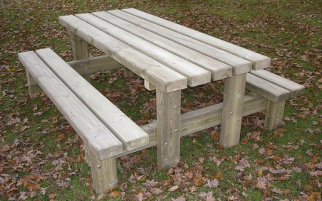 TABLE PIQUE NIQUE VALONNE 2000