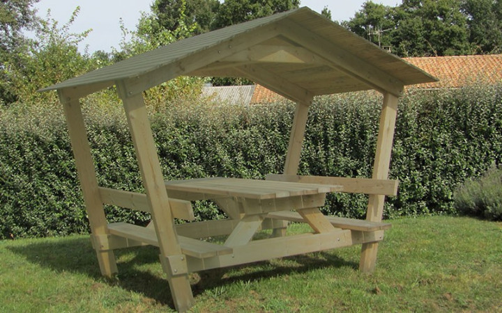 TABLE PIQUE NIQUE AVEC OMBRIERE