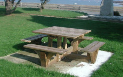 TABLE PIQUE NIQUE CARREE EN BOIS SIGNA POUR COLLECTIVITÉ
TABLE CARRE EN PIN TRAITE POUR ESPACE PUBLIC