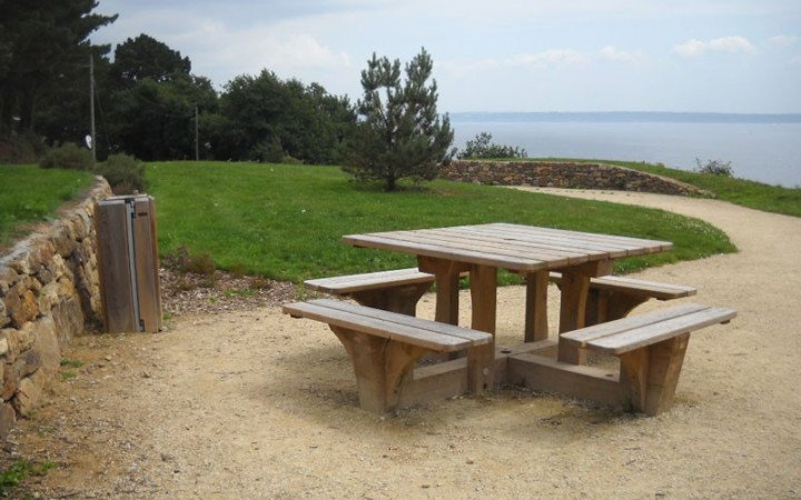 TABLE PIQUE NIQUE CARRÉE EN BOIS SIGNA POUR COLLECTIVITÉ
TABLE CARRÉE EN PIN TRAITE POUR ESPACE PUBLIC