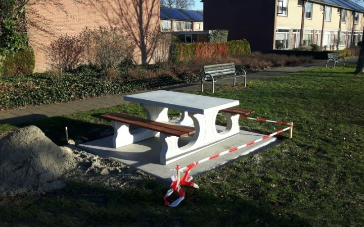 TABLE PIQUE NIQUE MARNAY BÉTON NATUREL