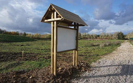 PANNEAU AFFICHAGE EN BOIS AVEC TOITURE 1600 mm
AFFICHAGE URBAIN POUR ESPACE PUBLIC  DE LA COLLECTIVITÉ