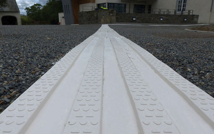 RAIL DE GUIDAGE 1000 X 220 mm Bande de guidage nervurée en résine méthacrylate