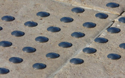 CLOU PODOTACTILE STRIE EN INOX 304 L