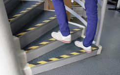 RUBAN DE MARQUAGE ANTIDERAPANT 5 m - LOT DE 6 - JAUNE/NOIR