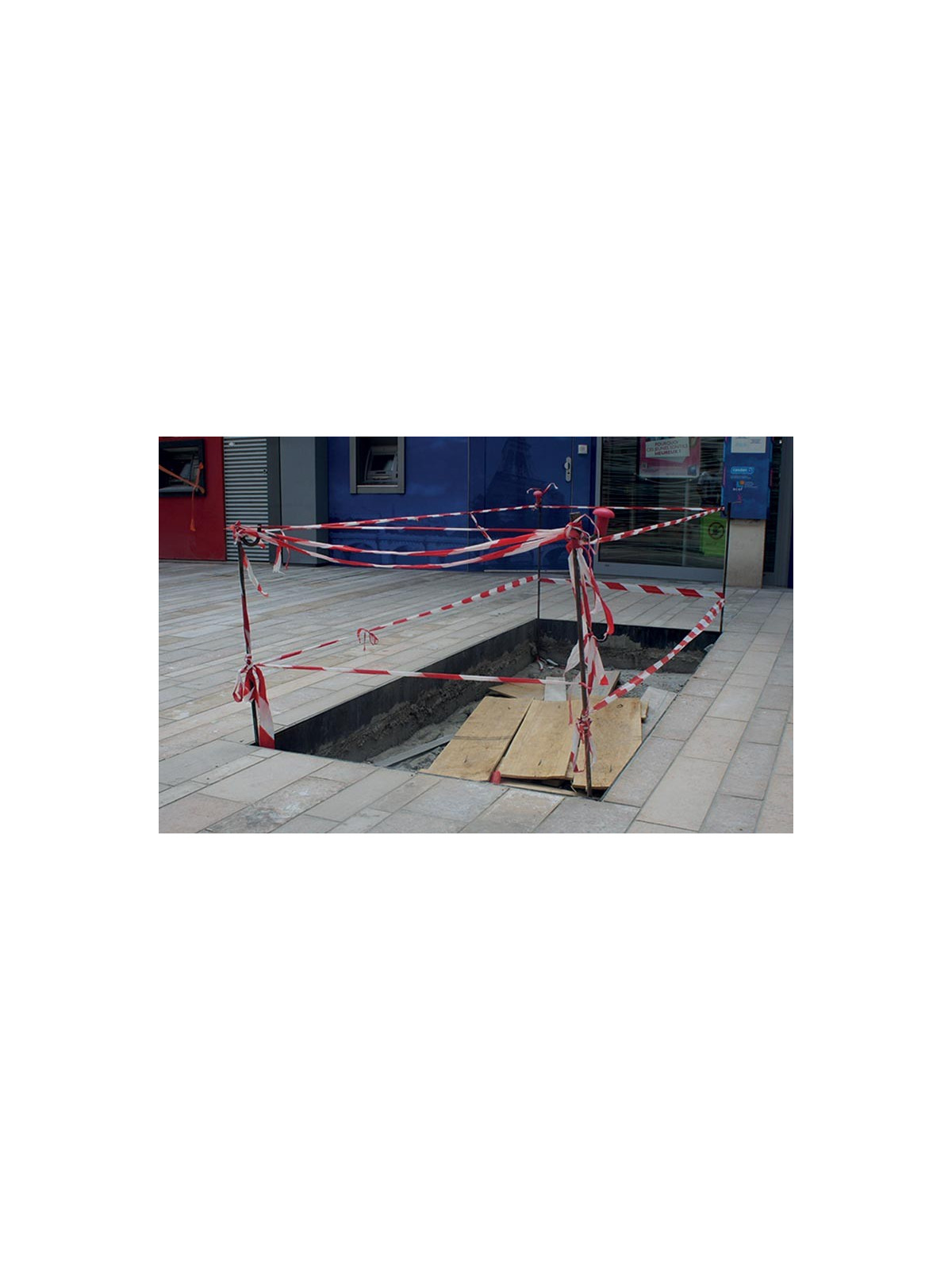 LOT DE 5 PIQUETS DE CHANTIER