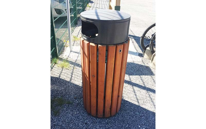 CORBEILLE DESIGN ESPACE EXTERIEUR GIZAY 60 L
POUBELLE ACIER BOIS AVEC COUVERCLE COULEUR POUR TRI SÉLECTIF