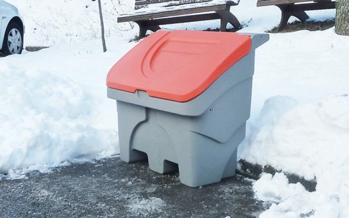 BAC A SEL / BAC A SABLE POLYETHYLENE - 130 L
BAC DE STOCKAGE SEL ET SABLE
COFFRE MUNICIPALE POUR DÉNEIGEMENT