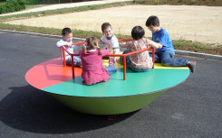 JEU EXTERIEUR EN HDPE POUR ENFANT TOURNIQUET  2300 mm
JEUX POUR AIRE DE JEU PUBLIQUE POUR LES COLLECTIVITÉS