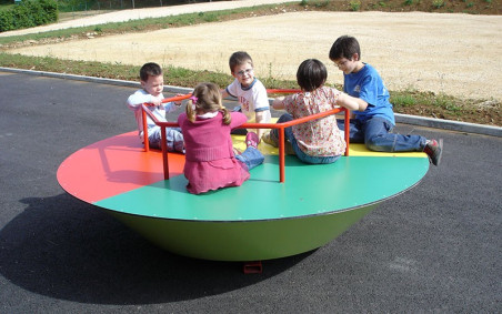 JEU EXTERIEUR EN HDPE POUR ENFANT TOURNIQUET  2300 mm
JEUX POUR AIRE DE JEU PUBLIQUE POUR LES COLLECTIVITÉS