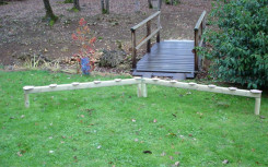 POUTRE D’ÉQUILIBRE PATTES D'OURS
JEUX EN BOIS ET PEHD