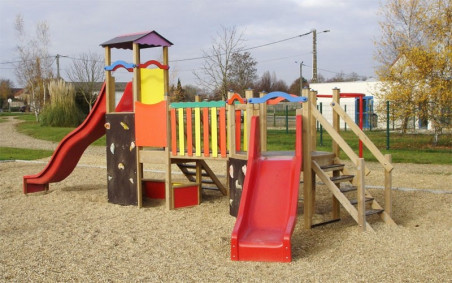 JEU MULTIPLE ALEXY VERSION BOIS
JEU POUR ENFANT EN BOIS AIR DE JEU EXTÉRIEURE
TOBOGGAN, ÉCHELLE, MUR DE GRIMPE