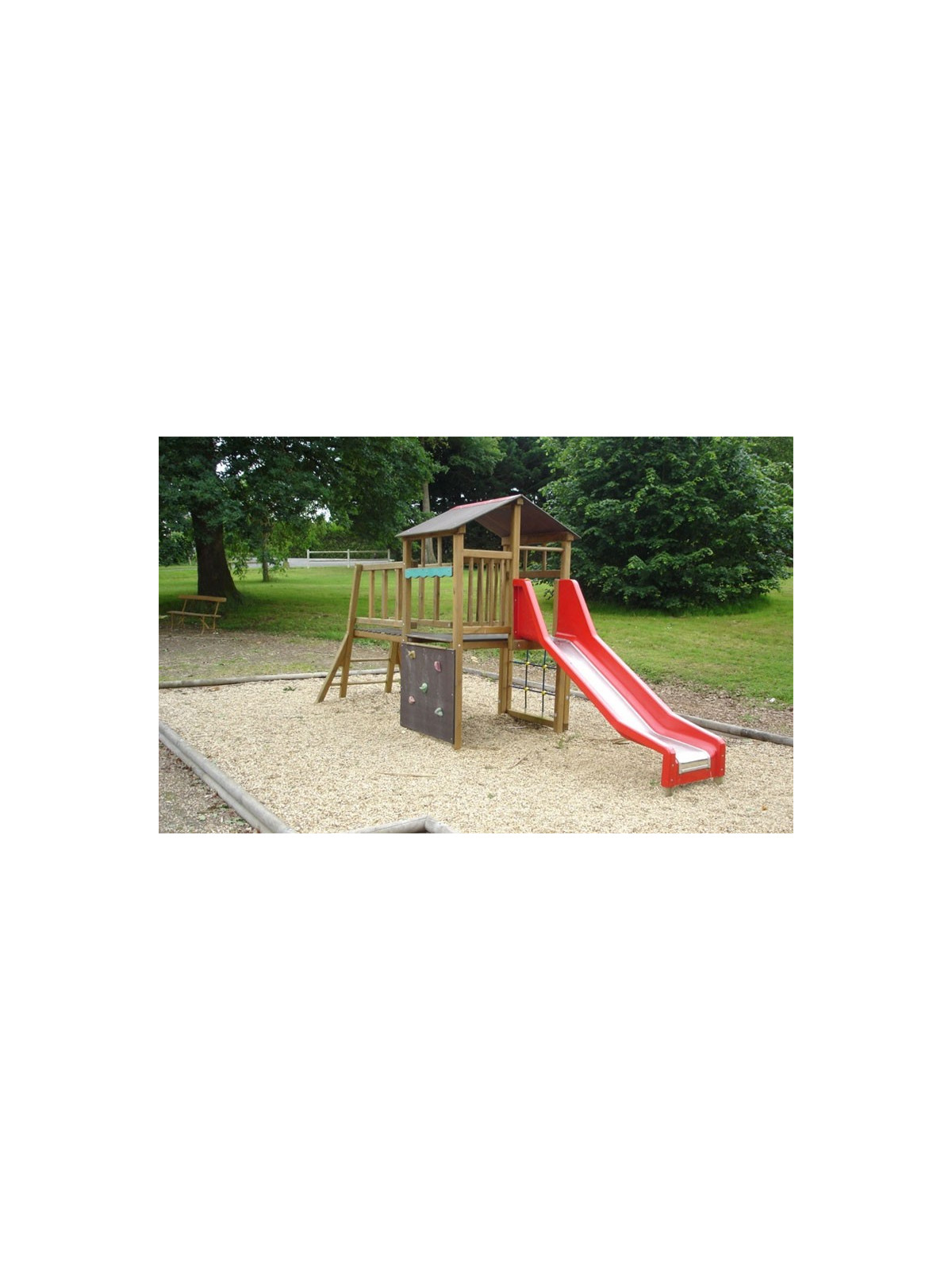 JEU MULTIPLE LILOU VERSION BOIS
JEU AVEC TOBOGGAN, ÉCHELLE DE CORDE PASSERELLE EN BOIS
