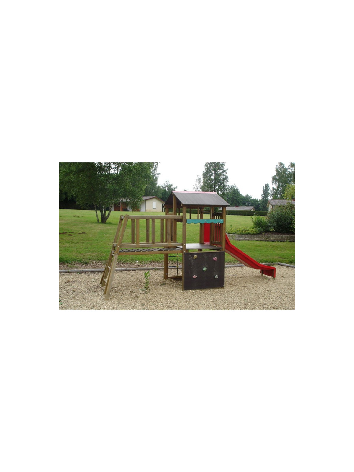 JEU MULTIPLE LILOU VERSION BOIS
JEU AVEC TOBOGGAN, ÉCHELLE DE CORDE PASSERELLE EN BOIS