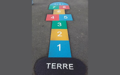 JEUX ET SOLS EN RESINE THERMOPLASTIQUE MARELLE AVEC CIEL ET TERRE COULEUR