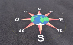 JEUX ET SOLS EN RESINE THERMOPLASTIQUE BOUSSOLE GLOBE TERRESTRE