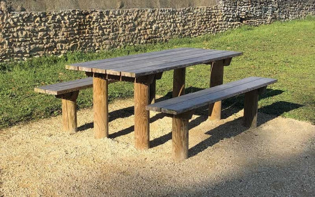 TABLE PIQUE NIQUE RECTANGULAIRE EN BOIS PICTAVE
TABLE EXTÉRIEURE POUR COLLECTIVITÉ
MOBILIER BOIS POUR PARC ET JARDIN PUBLIC