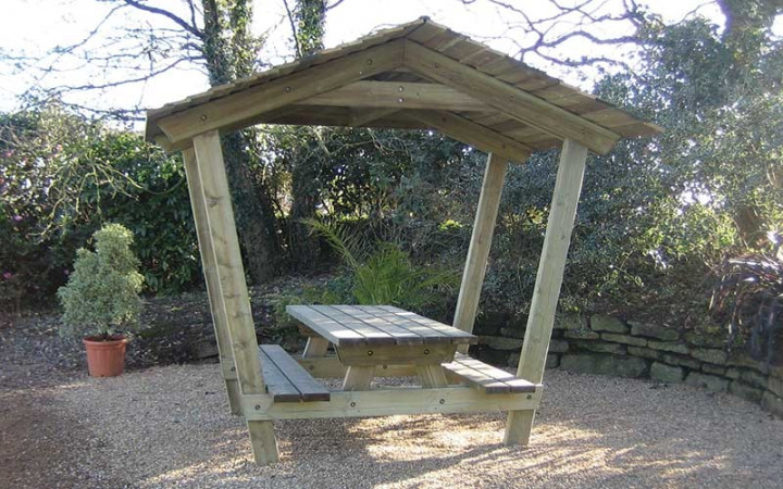 TABLE PIQUE NIQUE AVEC OMBRIÈRE PHENIX
TABLE EXTÉRIEUR AVEC OMBRIÈRE POUR ESPACE URBAIN COLLECTIVITÉ