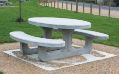 Table de pique nique extérieure béton forme ovale pour espace public