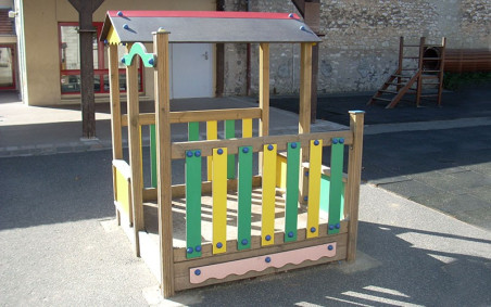 CABANE LEA en pin du nord autoclave classe 4 décor en HDPE Tranche d'âge : 2 à 7 ans