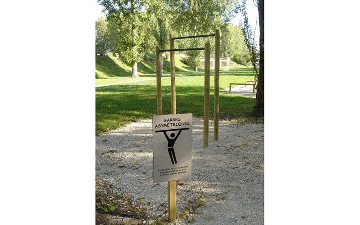 PARCOURS DE SANTÉ BARRES ASYMETRIQUES