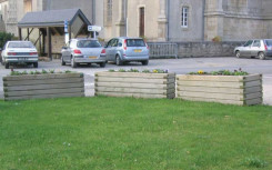 JARDINIERE BRETAGNE RECTANGULAIRE 500 X 1500 X H.520 MM
BAC A FLEUR EN BOIS EXTERIEUR POUR MAIRIE ET COLLECTIVITE