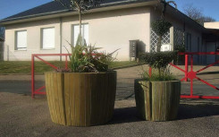 JARDINIÈRE RONDE EN BOIS ESPACE URBAIN COLLECTIVITÉ
BAC A FLEUR GÉANT EN BOIS ESPACE PUBLIC