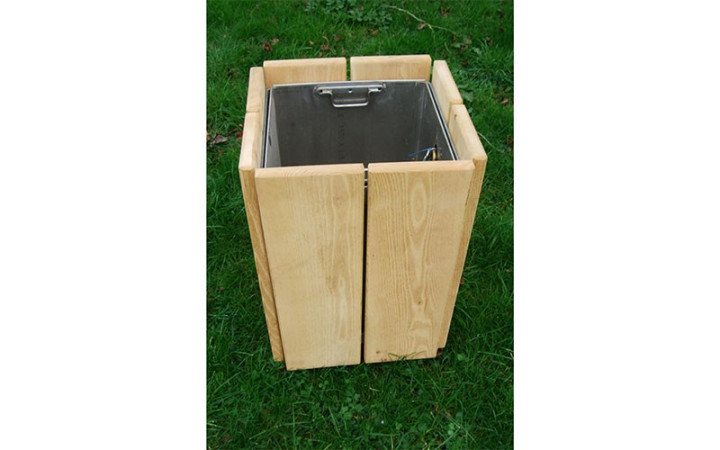 CORBEILLE RENNES EN PIN
POUBELLE EXTÉRIEURE EN BOIS POUR COLLECTIVITÉ
CORBEILLE URBAIN ESPACE URBAIN