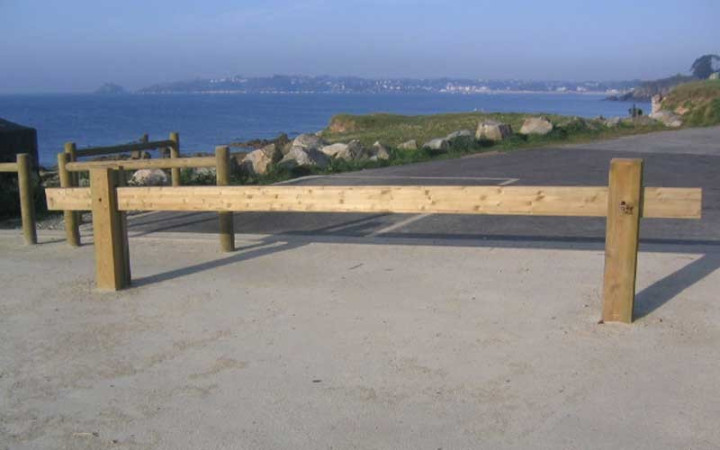 BARRIÈRE COULISSANTE EN BOIS MAITRISE D’ACCÈS COLLECTIVITÉ ET TRAVAUX PUBLIC
ÉQUIPEMENT GESTION ET PROTECTION ESPACE URBAIN