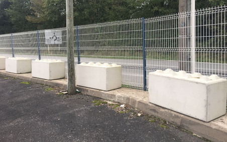 BLOC DE BÉTON EMPILABLE