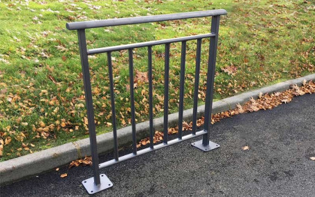 BARRIÈRE TYPE GARDE CORPS SUR PLATINES