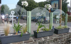 Balconnière suspendue jardinière polyéthylène pour espaces extérieur