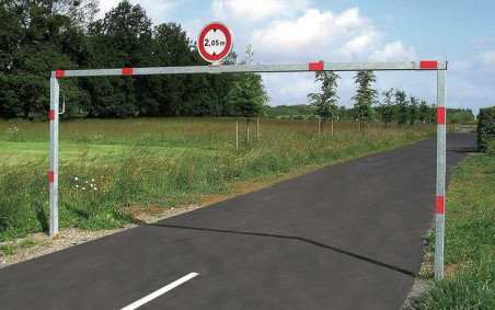 PORTIQUE LIMITEUR DE HAUTEUR PIVOTANT EN ACIER GALVANISÉ
ÉQUIPEMENT URBAIN POUR COLLECTIVITÉ MAÎTRISE D'ACCÈS ESPACE PUBLIC