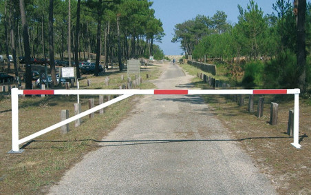 BARRIÈRE EXTÉRIEURE TOURNANTE UNIVERSELLE
BARRIÈRE MAÎTRISE D'ACCÈS PRIVÉ OU PUBLIC