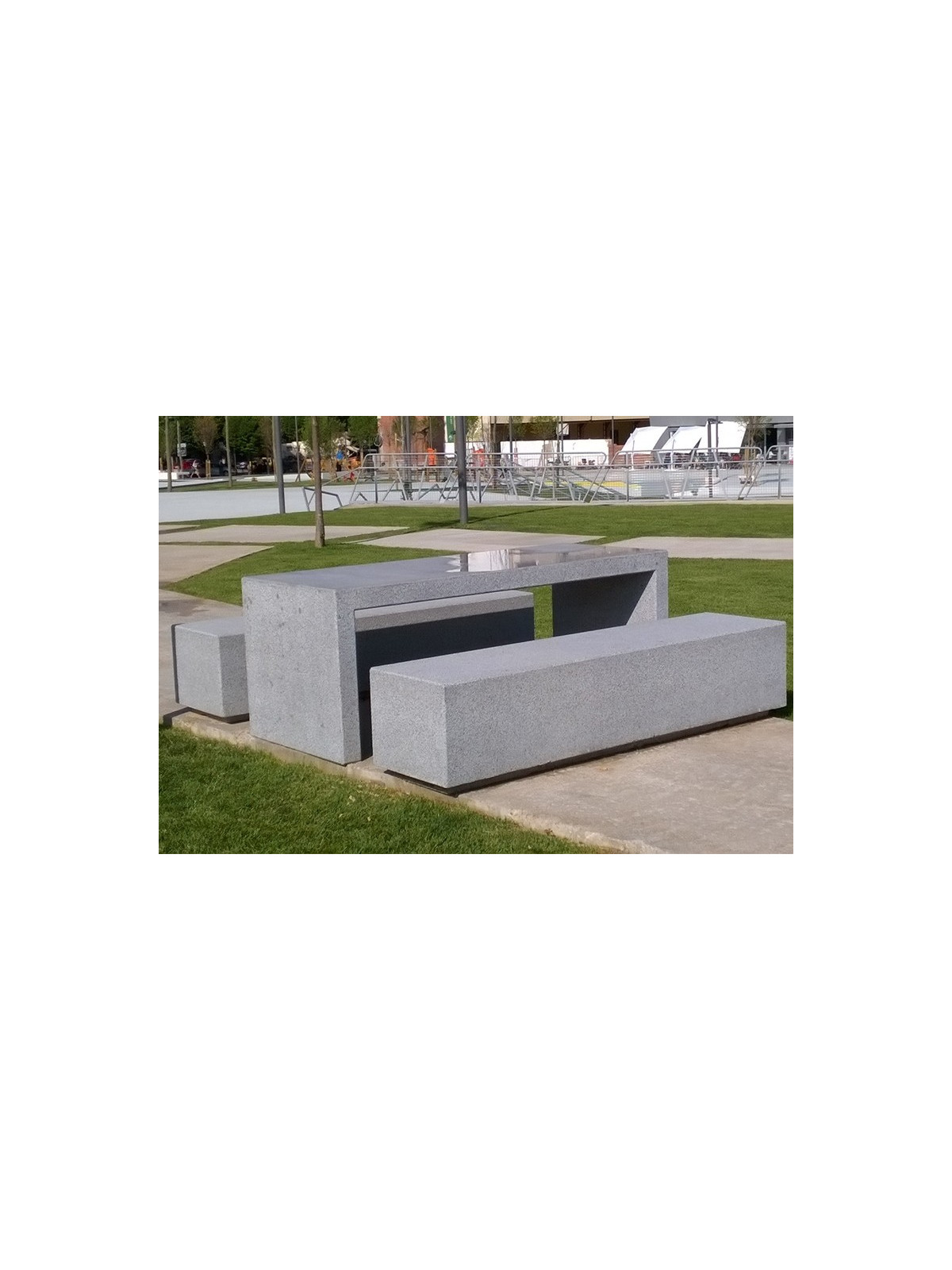 TABLE PIQUE NIQUE BLOC BETON