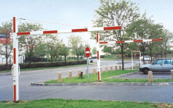 DEMI PORTIQUE LIMITEUR DE HAUTEUR TOURNANT UNIVERSEL 2.5 À 3.5 M
PORTIQUE DE PROTECTION GESTION ACCÈS ESPACE PUBLIC OU PRIVE