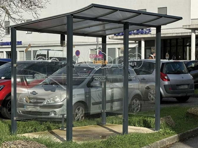 Abri fumeur extérieur, une solution pour les espaces fumeurs des entreprises